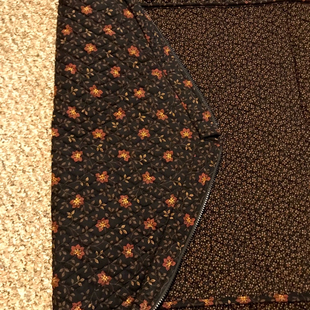 Vera Bradley Fabric Garment Bag luggage with Flowered Designs & zipper pockets - Picture 4 of 9
